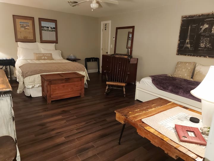 Guest Suite In Our Mediterranean Home - Rhode Island