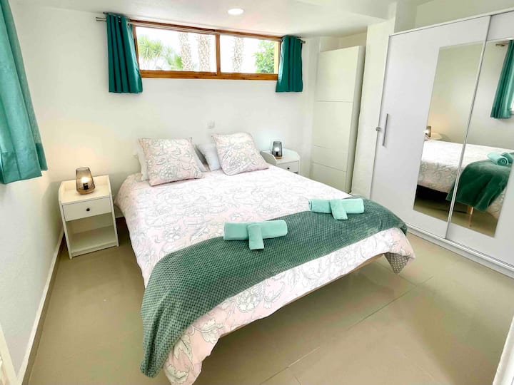 Bedroom 5: 14m2 with a bed 160cm*200cm. – Located in the Annex section - Palm view and olive grove.
