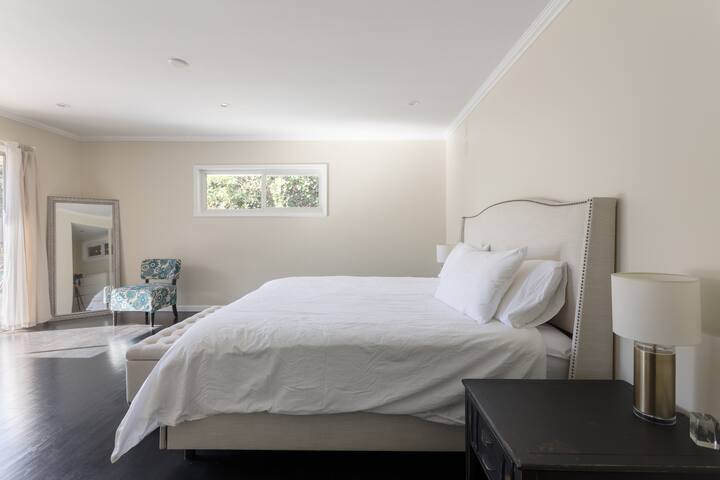 Mid Century Modern Home in Great Location gallery image 5