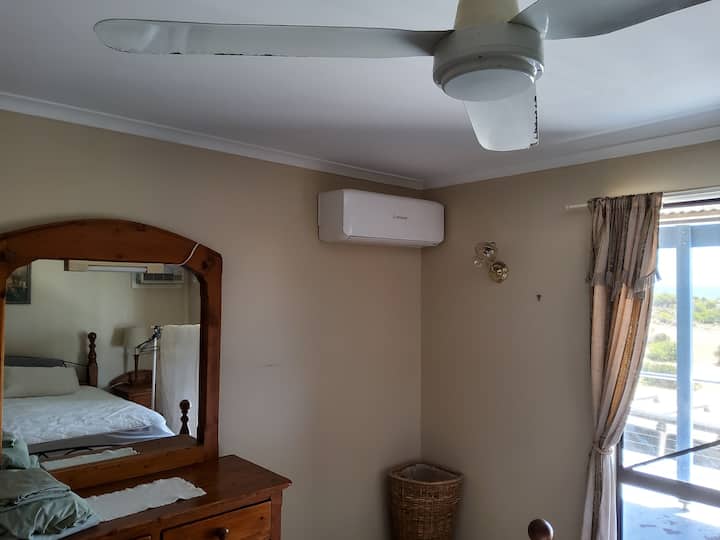 Kitanda aina ya Master bedroom King