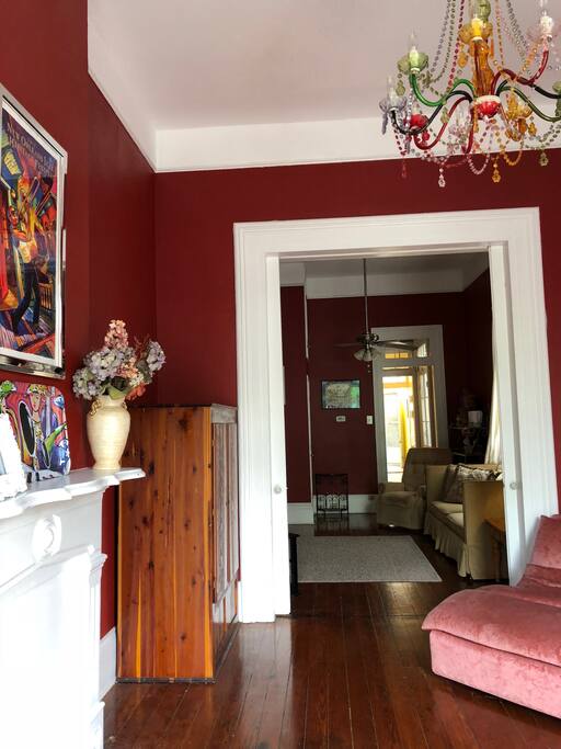 "Shotgun" style double parlor