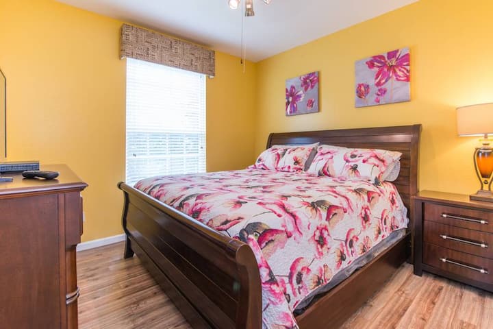 Schlafzimmer 1