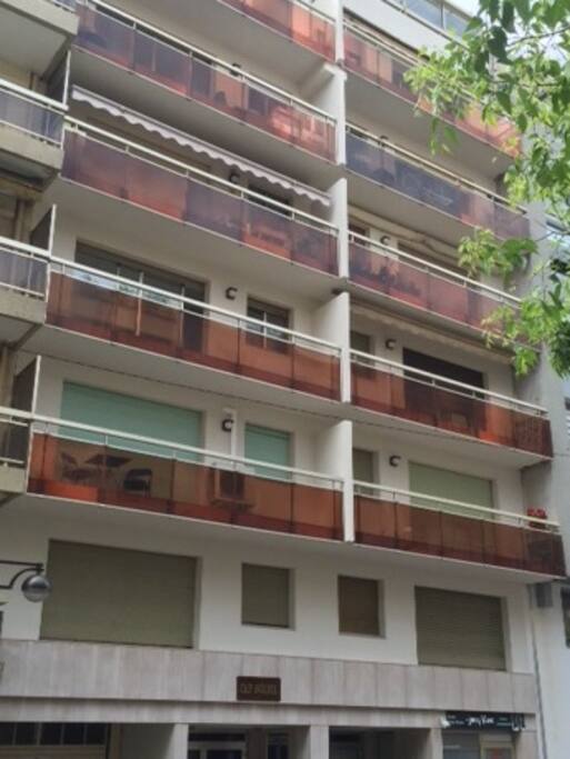 Façade de l'immeuble - côté bd FOCH / l'appartement se situe au 3 e étage droite / 1 terrasse