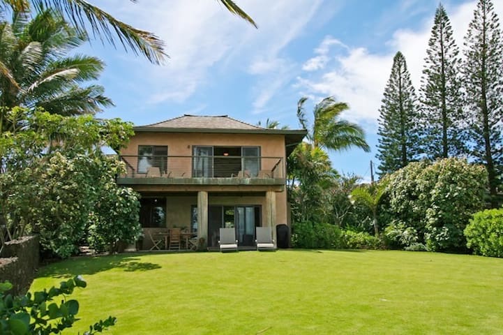 Very Private Oceanfront Home! Paia Paradise! gallery image 5