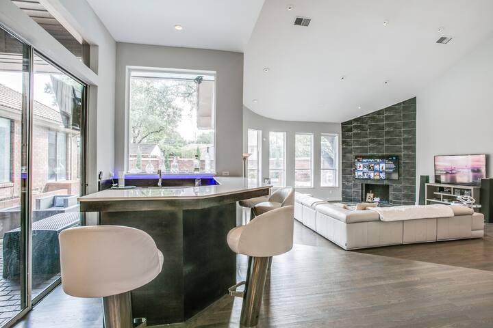 The Best Dallas Has with Heated Pool and Spa gallery image 4