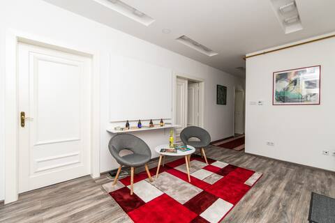 150sqm Apartment with 4 units! GREAT FOR GROUPS
