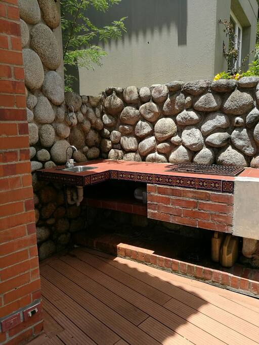al medio día en el BBQ,