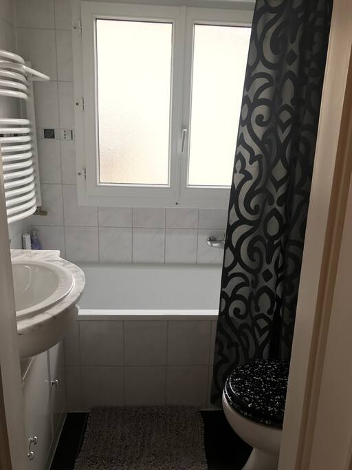 Badezimmer- klein aber fein mit Badewanne