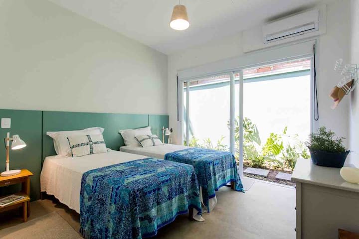 Აპარტამენტი 2 ორადგილიანი სტანდარტული საწოლებით 