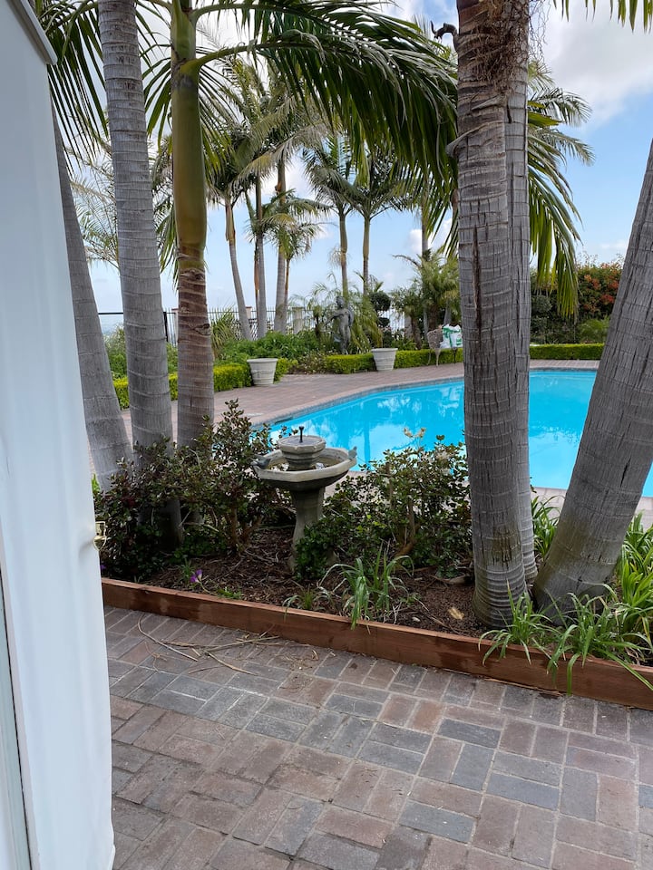 Charming Boho Beach Retreat - walk to the ocean!
