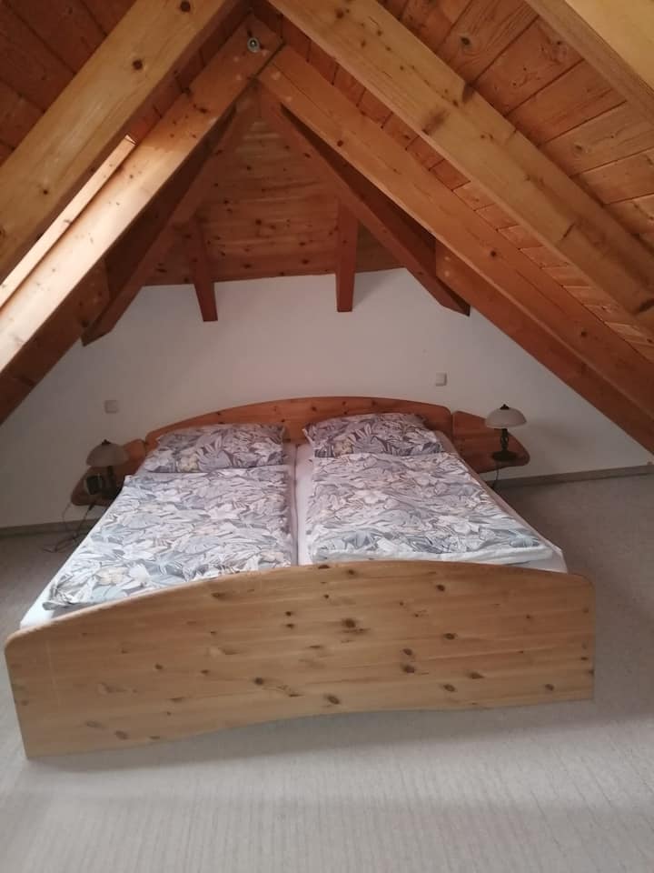 Krevet u spavaćoj sobi 1,80 x 2,00 m