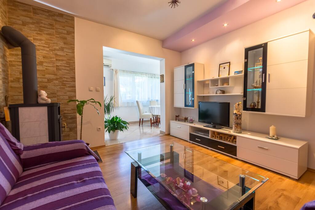 Cozy living room fully furnished