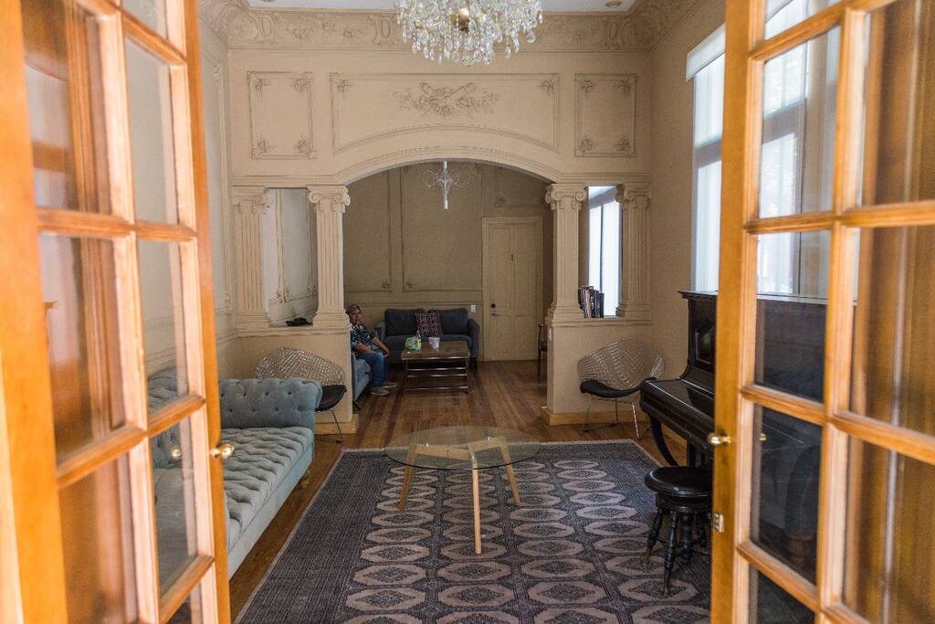 Shared piano room - Sala compartida