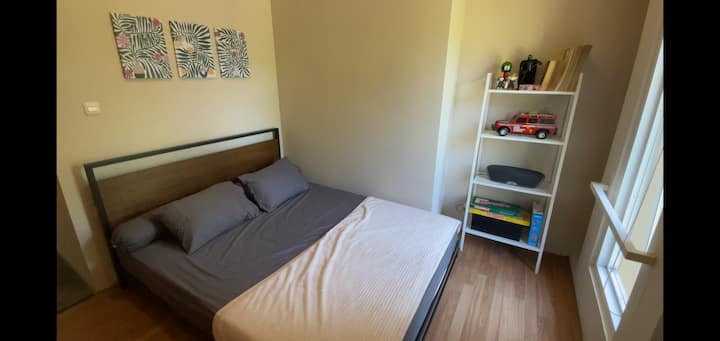 Kitanda cha Queen Size chenye mwonekano wa nje