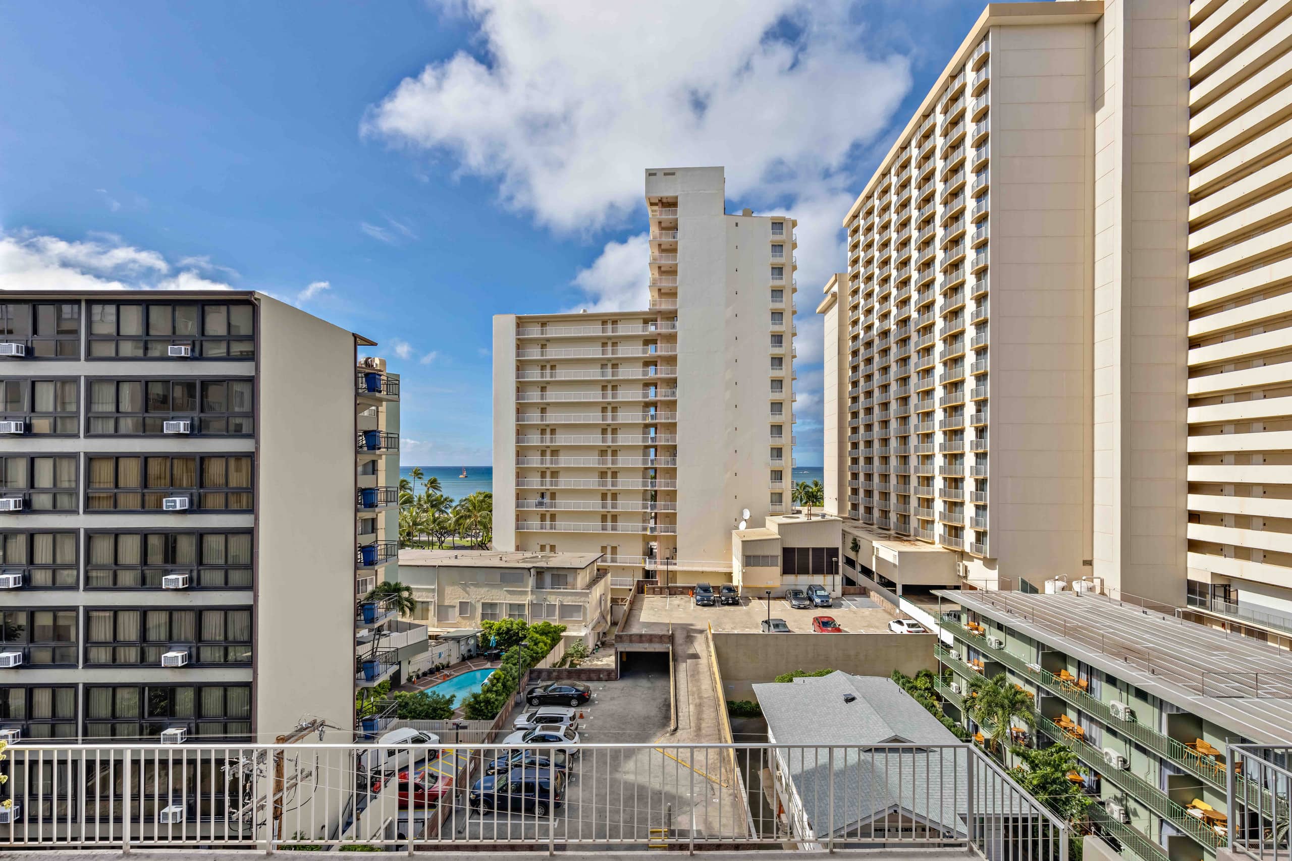 Condo in Honolulu · ★4.83 · Studio · 2 beds · 1 bath - Image 11
