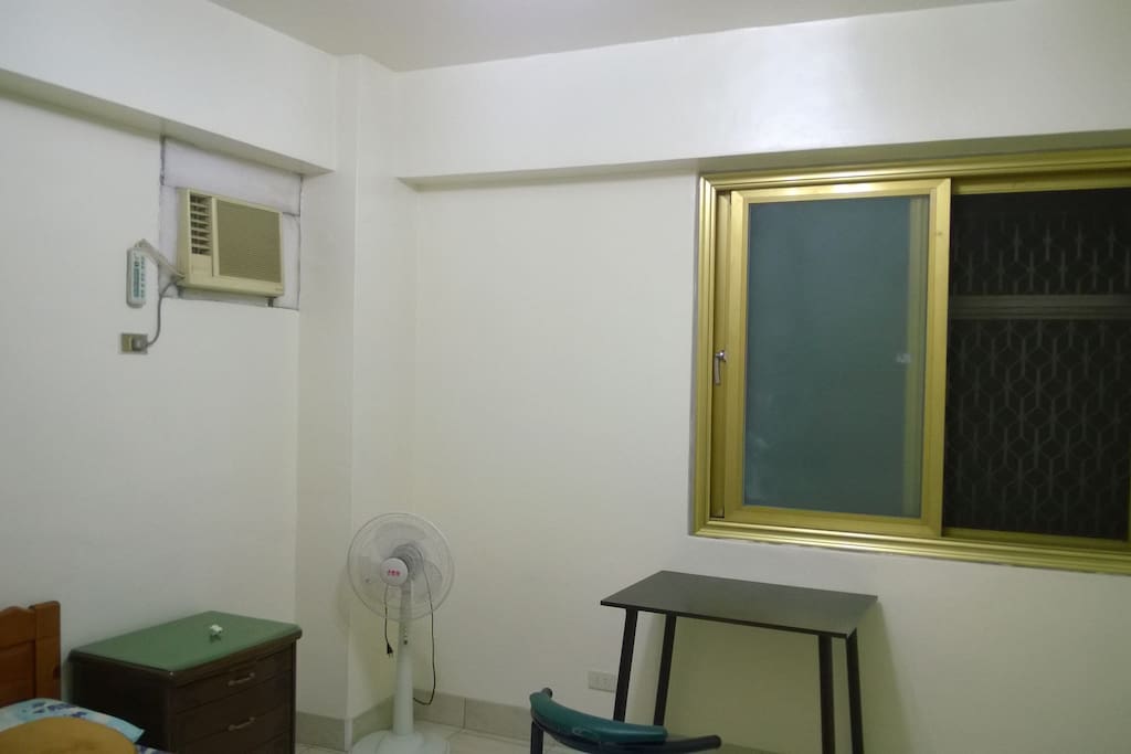 Window, air conditioner in Single room