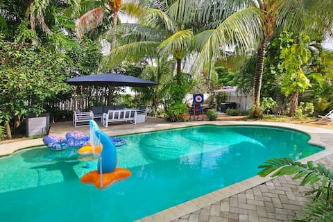 Ideal vacation:Heated pool/lush garden/5 min beach
