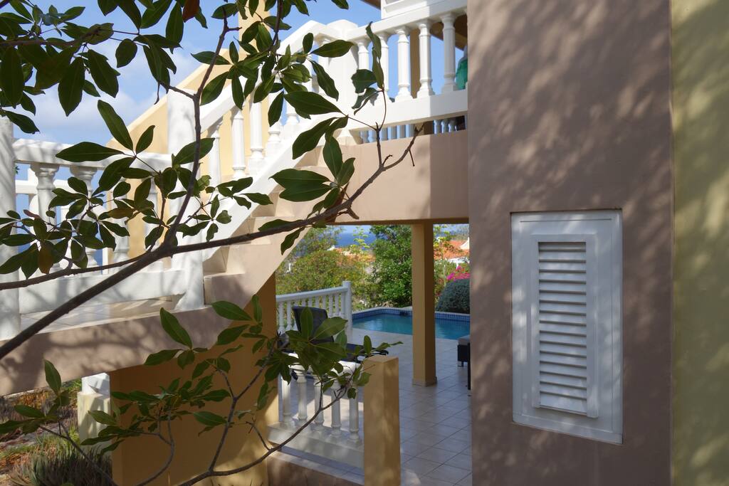 Stairs to terrace & swimming pool