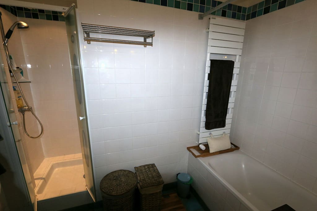 Baignoire ET douche