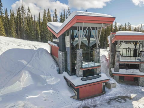 EDGE 5, 4 level
6 bedroom, 5 bath Chalet sleeps 17