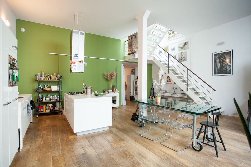 Kitchen & dining area