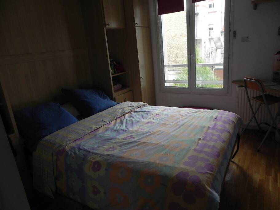 Chambre avec lit 140. Possibilité de lit enfant