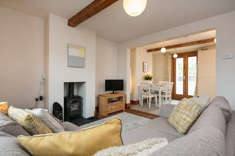 Pet-friendly house with local pubs & restaurants