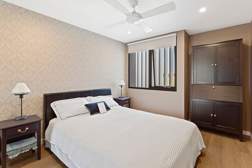 Guest private bedroom