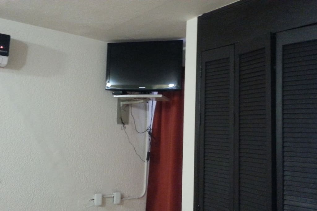 Closet, TV y A/C