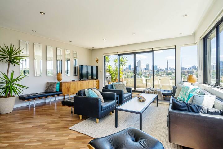 Sydney: Darling Point Penthouse gallery image 5