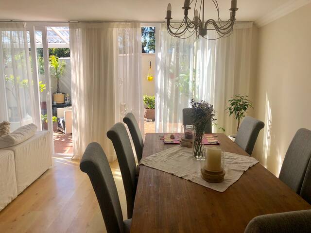 Cosy apartment in Camps Bay gallery image 3