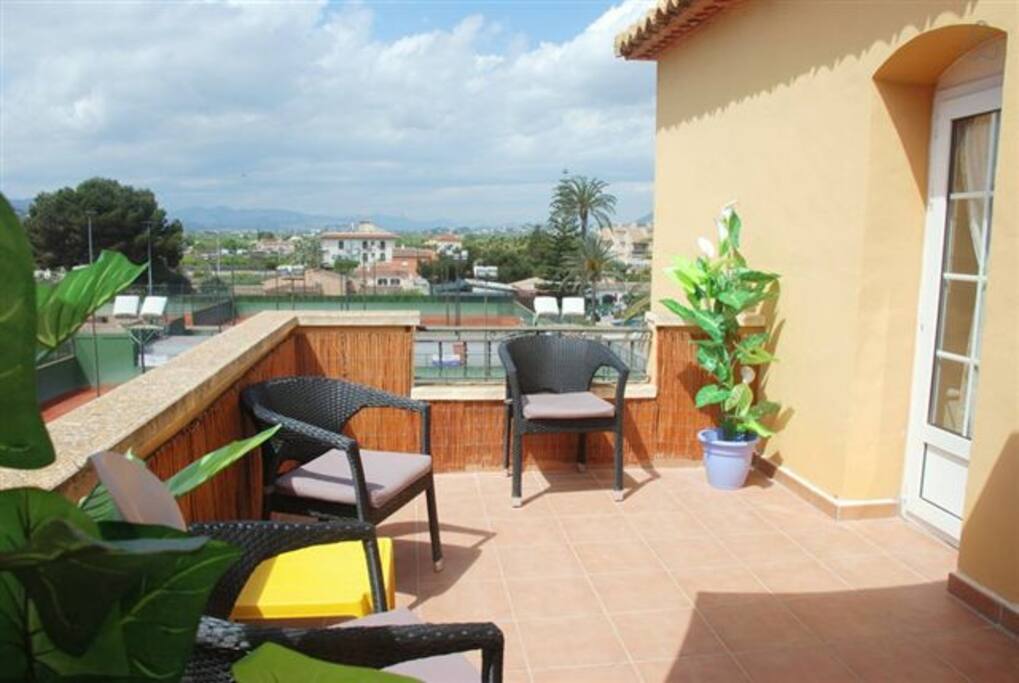 La splendide terrasse à ciel ouvert.