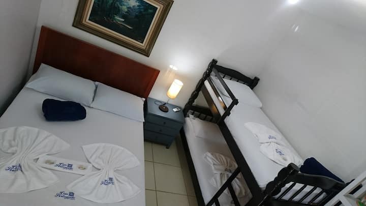 ห้องสวีท 01 - เตียงคู่และเตียงสองชั้นเครื่องปรับอากาศ! 