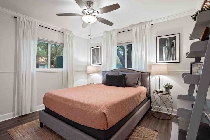 Letto matrimoniale con topper in memory foam in gel