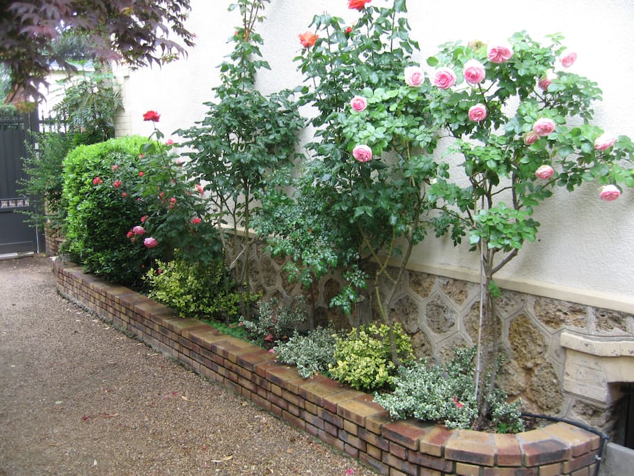 Maison au calme avec jardin - plein centre