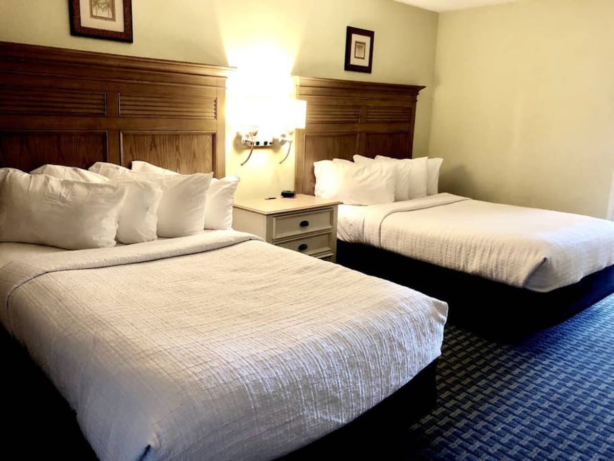 Descansa bien en este acogedor dormitorio.