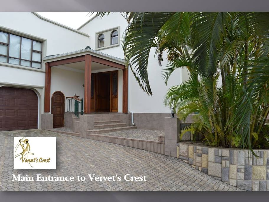Main Entrance to Vervet's Crest