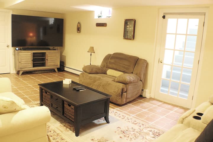 Segunda sala de estar con acceso privado al patio trasero