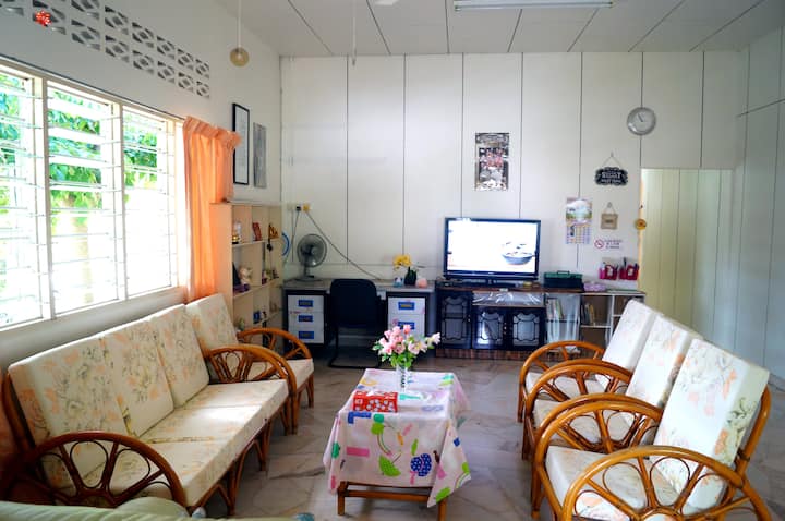 Single Storey Bungalow In A Village Setting - Kampar
