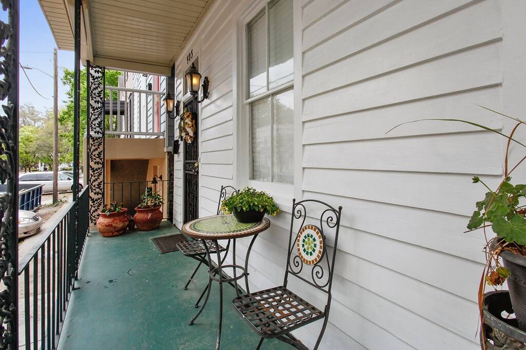 Front porch available for sitting - balcony closed