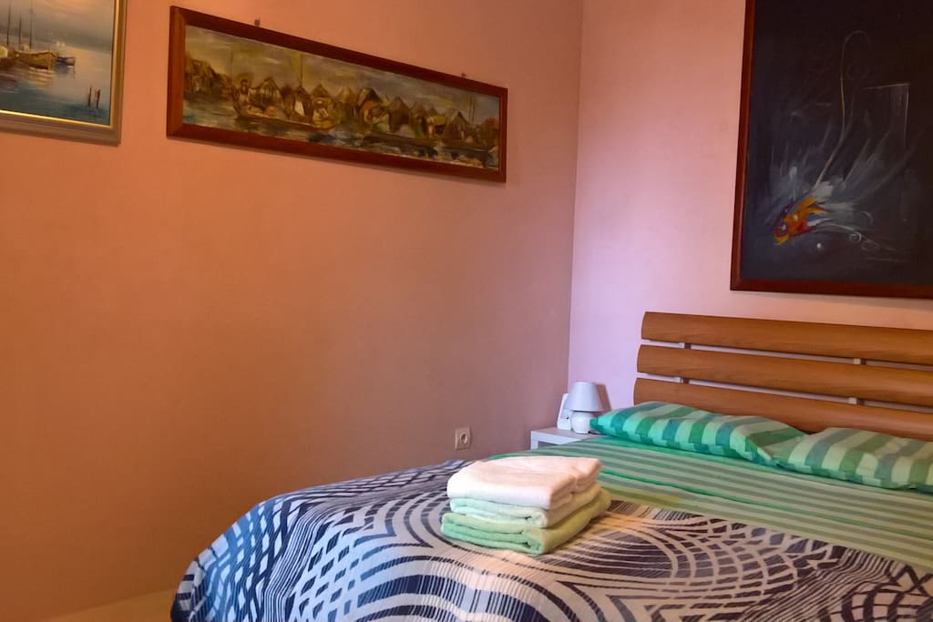 Bedroom 1 with sea view, air conditioner
