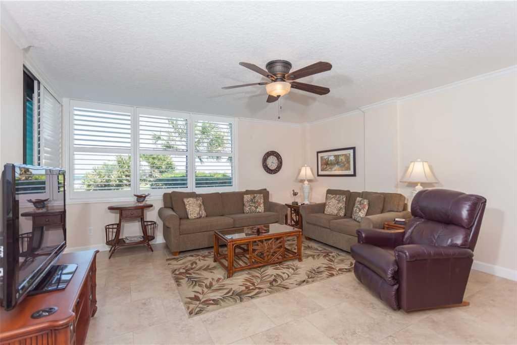 Relaxation - Just yards from the beach, ultra-comfy and spacious, you'll be loving this three bed, two bath ground floor condo.