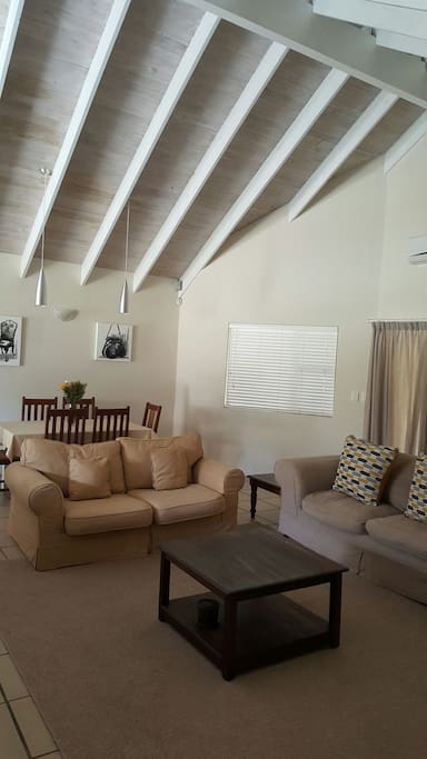 Lounge/Dining room