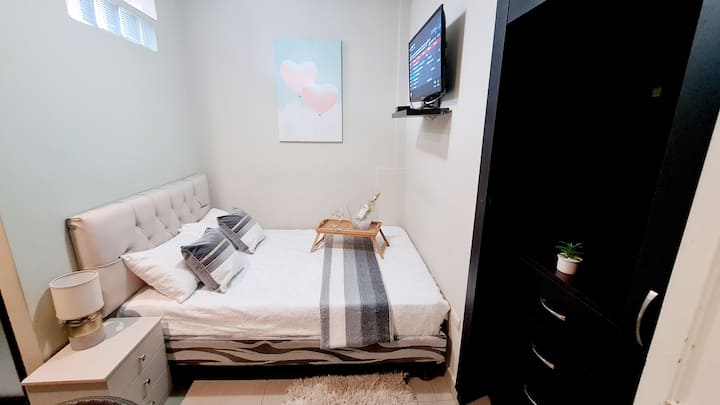 INF: +593979584273   +593  992290225
Სტუდია A/C Suite, ცხელი წყალი, Smart საკაბელო ტელევიზია, WIFI ინტერნეტი, WIFI ინტერნეტი. Ცალკე კონდომინიუმის ტიპის სასტუმრო.