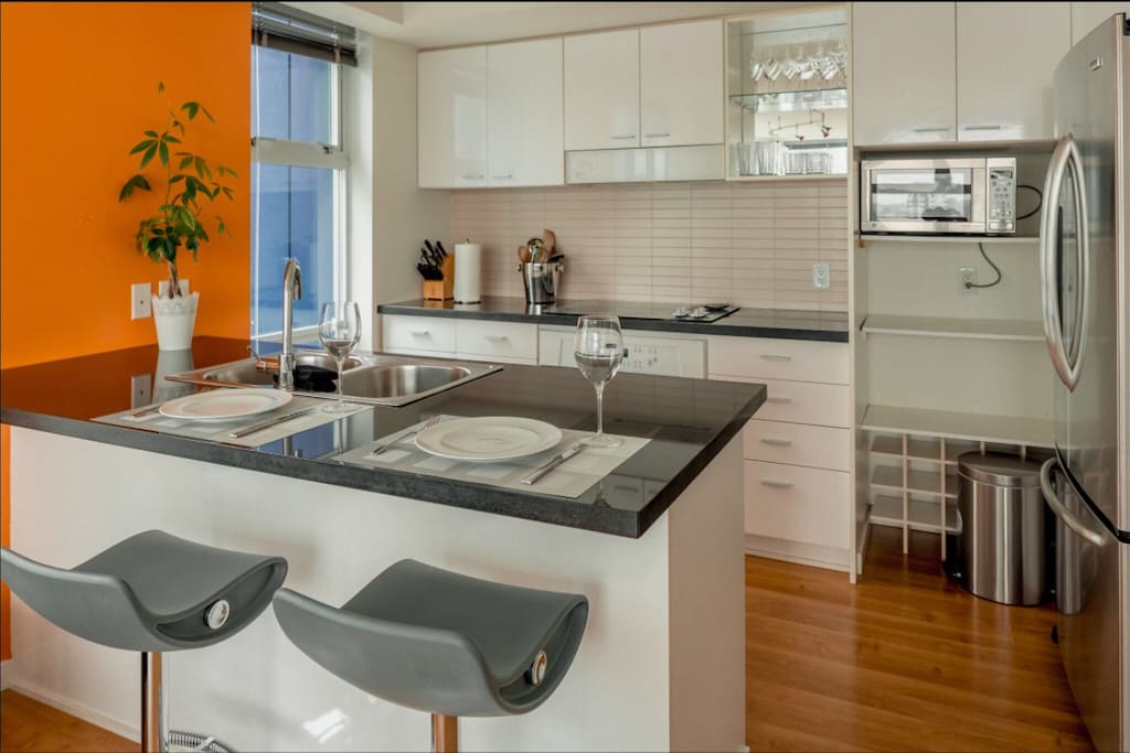 Two bar stools to enjoy a breakfast, coffee or meal at. Full kitchen to cook in.