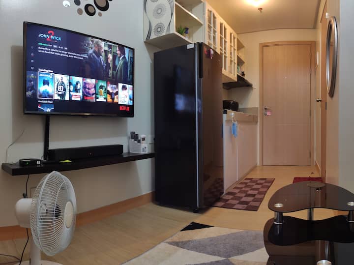 Aravee Suite @ Trees Condo W/ Balcony Near Pool - Quezon City