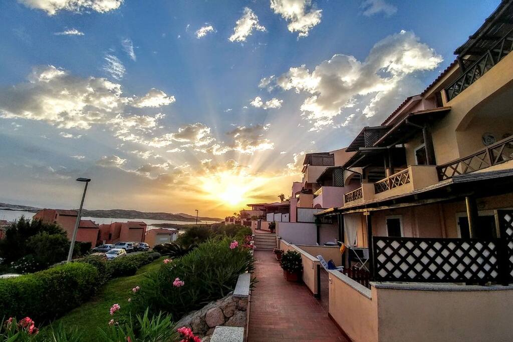 casa, panorama e tramonto
