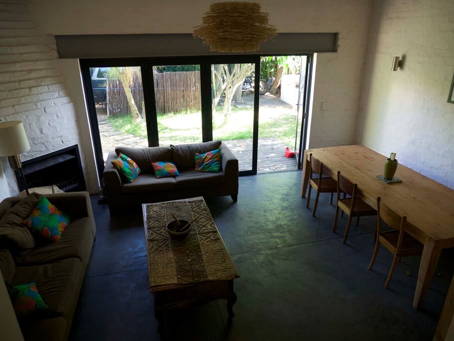 Lounge and the garden