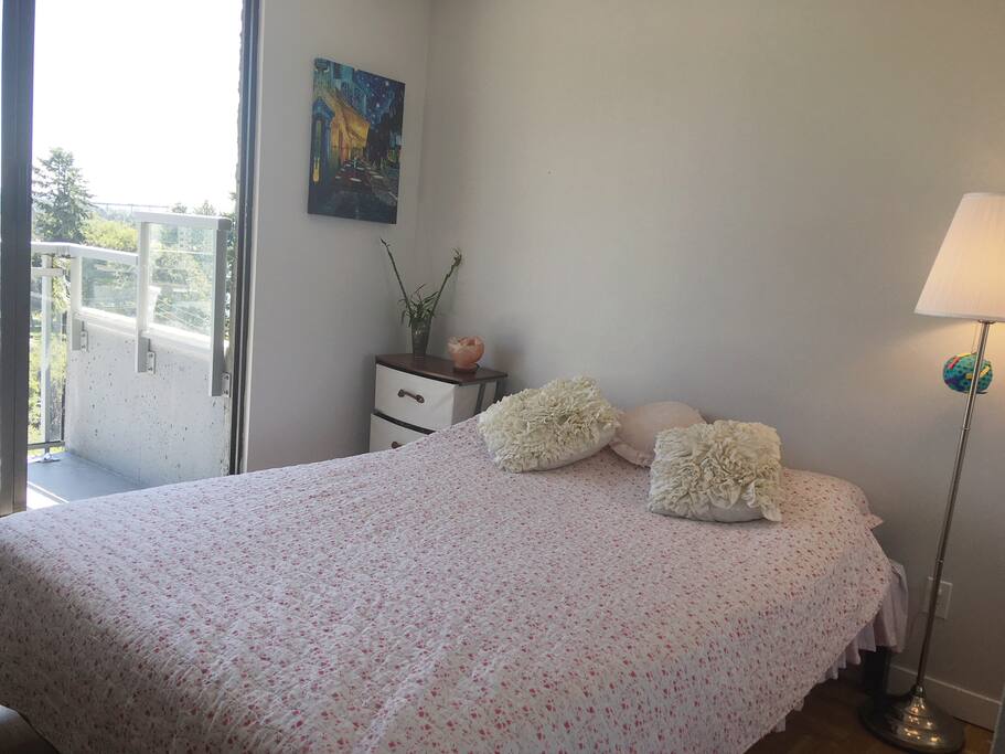 Fresh New Queen Bed and Private Balcony with Ocean and Mountain ⛰ Views!