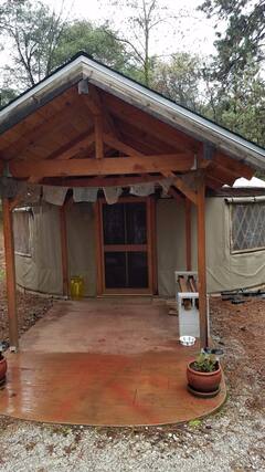 Yurt+Living+in+Grass+Valley+%28pets+allowed%29
